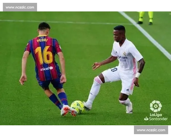 国家德比温情瞬间：佩德里与维尼修斯的对抗与尊重