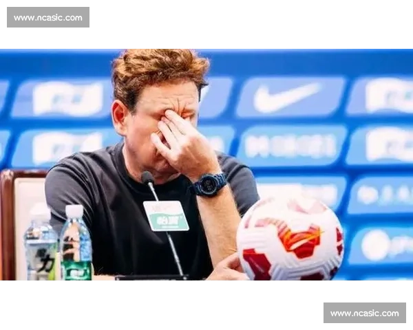 斯卢茨基直指申花失常根源：压力压垮争冠之心