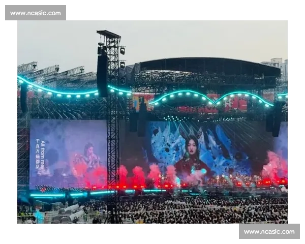 张韶涵重庆开唱，阳台观众隔空应援太暖